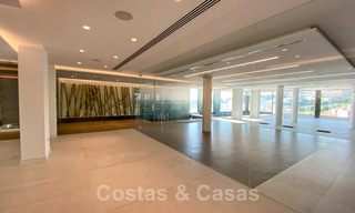 Sterk in prijs verlaagd! Instapklare moderne designvilla te koop met panoramisch golf- en zeezicht in een vijfsterren golfresort in Marbella - Benahavis 34631 