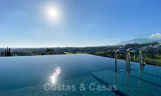 Sterk in prijs verlaagd! Instapklare moderne designvilla te koop met panoramisch golf- en zeezicht in een vijfsterren golfresort in Marbella - Benahavis 34645 