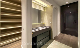 Sterk in prijs verlaagd! Instapklare moderne designvilla te koop met panoramisch golf- en zeezicht in een vijfsterren golfresort in Marbella - Benahavis 34647 