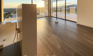 Sterk in prijs verlaagd! Instapklare moderne designvilla te koop met panoramisch golf- en zeezicht in een vijfsterren golfresort in Marbella - Benahavis 34648 