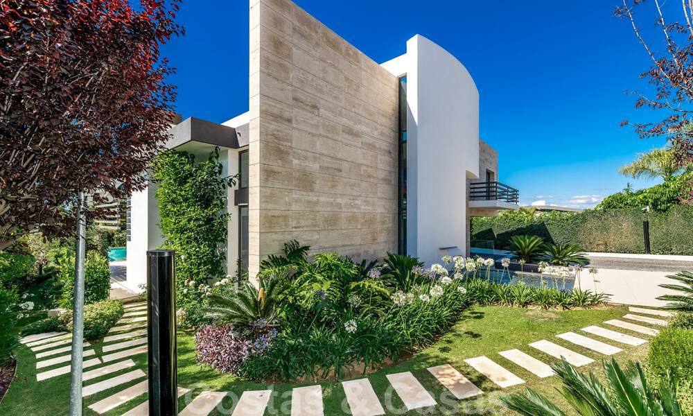 Nieuw op de markt! Moderne luxevilla te koop in het hart van de Golden Mile, Marbella 34680