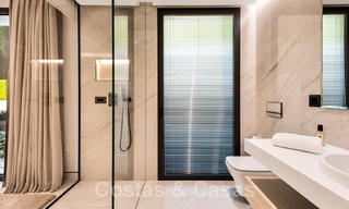 Neusje-van-de-zalm, modern instapklaar appartement te koop, direct aan het strand tussen Marbella en Estepona 34685 