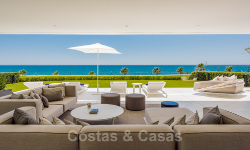 Neusje-van-de-zalm, modern instapklaar appartement te koop, direct aan het strand tussen Marbella en Estepona 34695