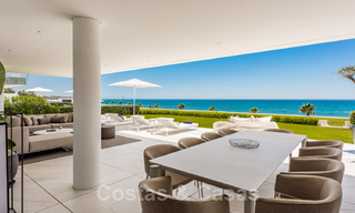 Neusje-van-de-zalm, modern instapklaar appartement te koop, direct aan het strand tussen Marbella en Estepona 34701 