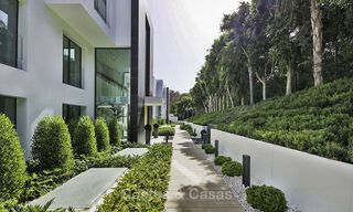 Neusje-van-de-zalm, modern instapklaar appartement te koop, direct aan het strand tussen Marbella en Estepona 34704 