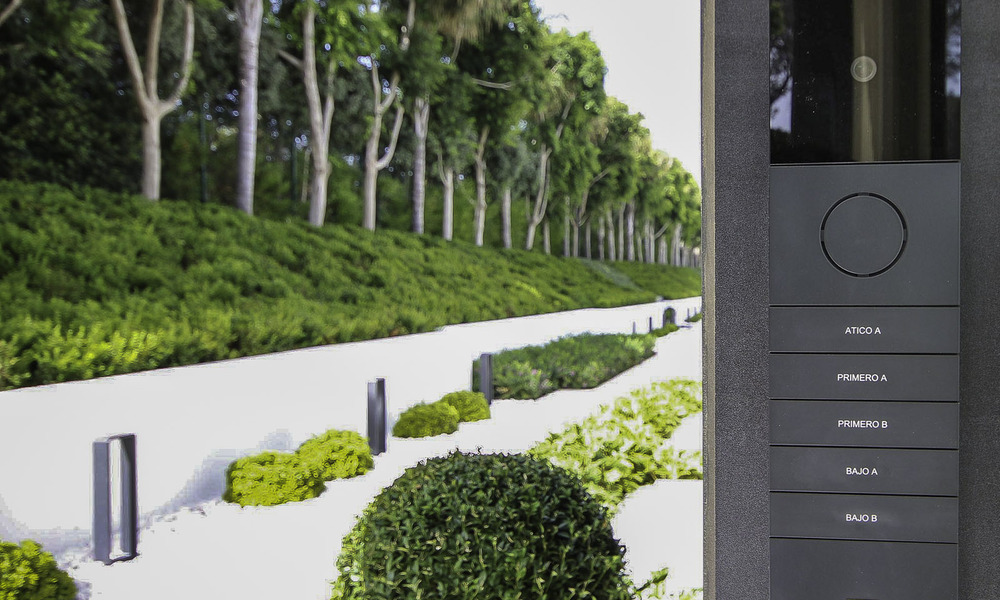 Neusje-van-de-zalm, modern instapklaar appartement te koop, direct aan het strand tussen Marbella en Estepona 34705