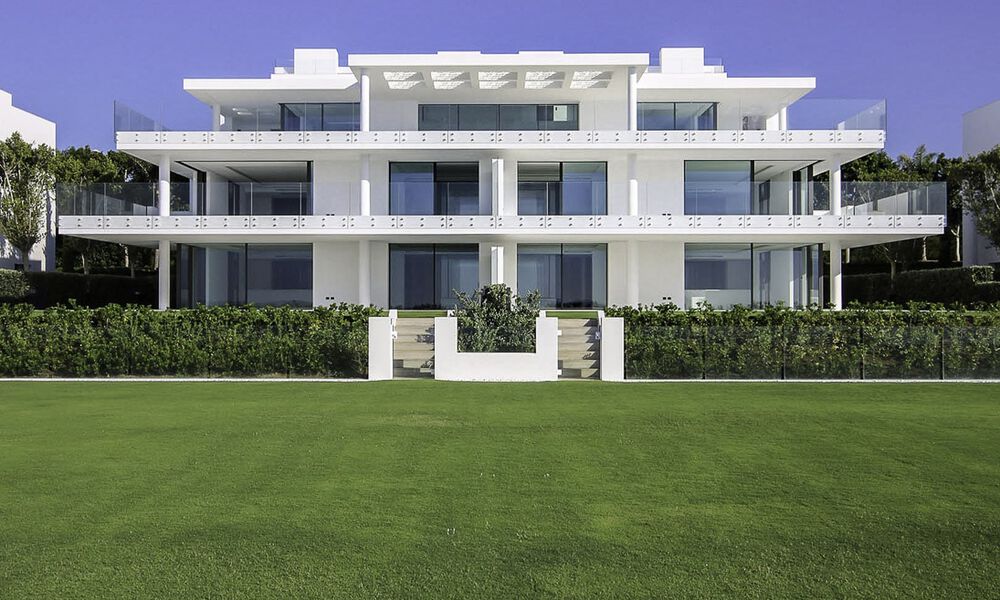 Neusje-van-de-zalm, modern instapklaar appartement te koop, direct aan het strand tussen Marbella en Estepona 34709