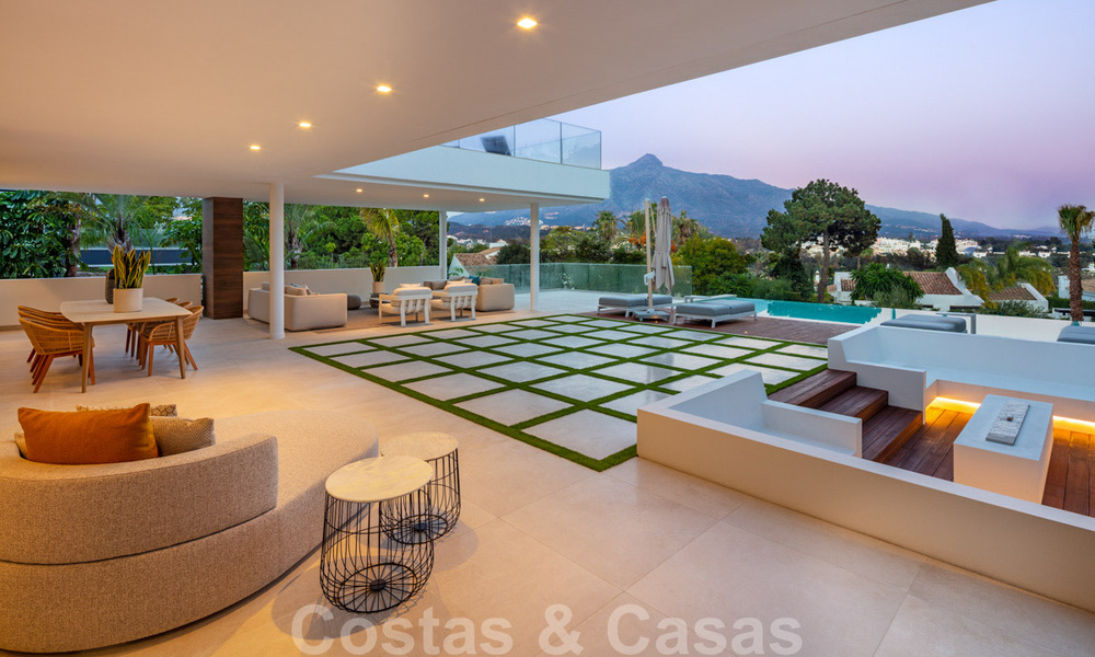 Designvilla in de zeer gewilde woonwijk Las Brisas in Nueva Andalucia met prachtig uitzicht op de La Concha berg in Marbella 34795