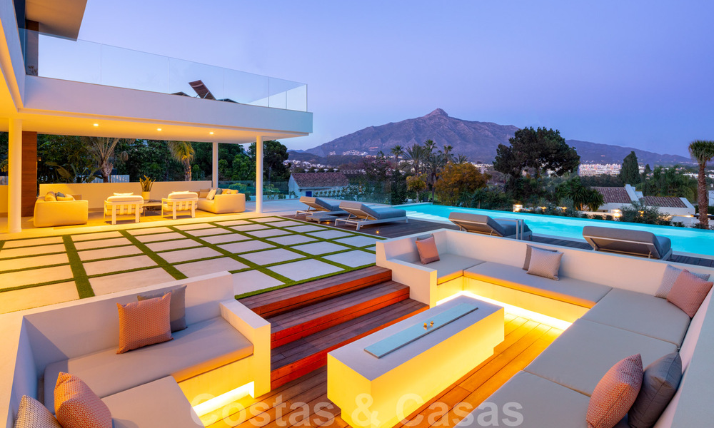 Designvilla in de zeer gewilde woonwijk Las Brisas in Nueva Andalucia met prachtig uitzicht op de La Concha berg in Marbella 34812
