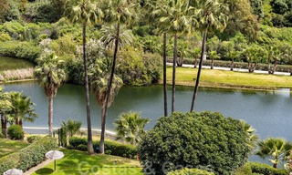 Eigentijds gerenoveerd appartement te koop met ruim terras, zee- en bergzicht in La Quinta golfresort, Benahavis - Marbella 34852 