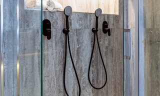 Eigentijds gerenoveerd appartement te koop met ruim terras, zee- en bergzicht in La Quinta golfresort, Benahavis - Marbella 34871 