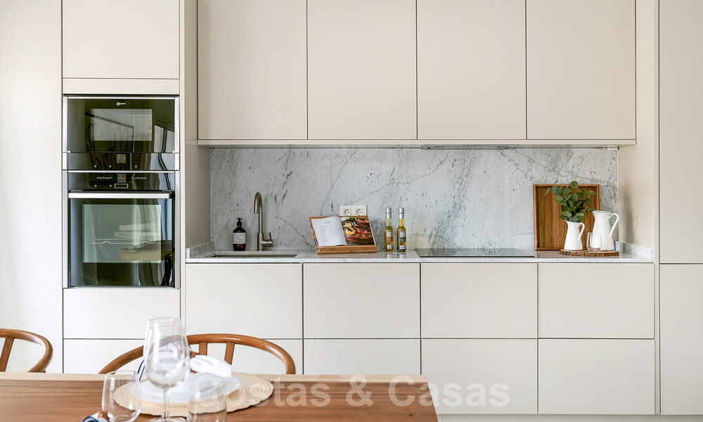 Eigentijds gerenoveerd appartement te koop met ruim terras, zee- en bergzicht in La Quinta golfresort, Benahavis - Marbella 34873