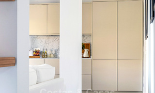 Eigentijds gerenoveerd appartement te koop met ruim terras, zee- en bergzicht in La Quinta golfresort, Benahavis - Marbella 34874 