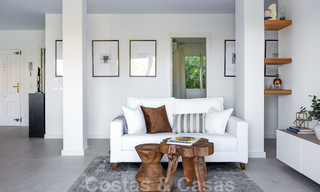 Eigentijds gerenoveerd appartement te koop met ruim terras, zee- en bergzicht in La Quinta golfresort, Benahavis - Marbella 34880 