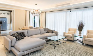 Nieuwe villa te koop in een eigentijdse klassieke stijl met zeezicht in vijfsterren golfresort in Marbella – Benahavis 34918 