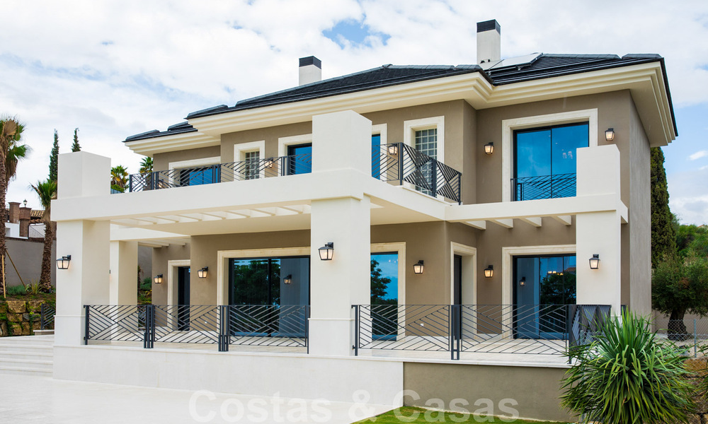 Nieuwe villa te koop in een eigentijdse klassieke stijl met zeezicht in vijfsterren golfresort in Marbella – Benahavis 34926