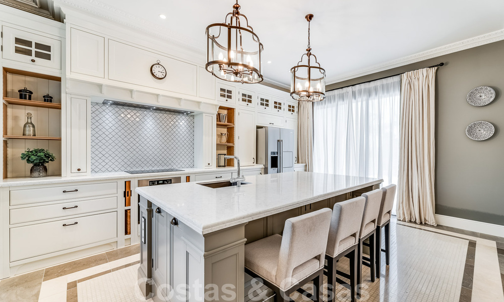 Nieuwbouw villa te koop in een hedendaagse klassieke stijl met zeezicht in vijfsterren golfresort in Marbella - Benahavis 34951