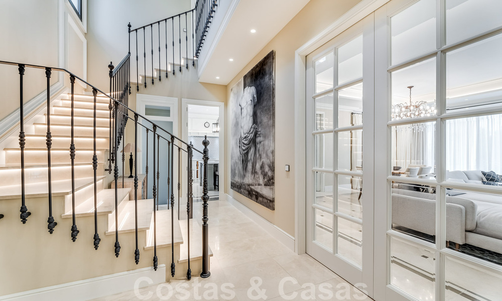 Nieuwbouw villa te koop in een hedendaagse klassieke stijl met zeezicht in vijfsterren golfresort in Marbella - Benahavis 34952