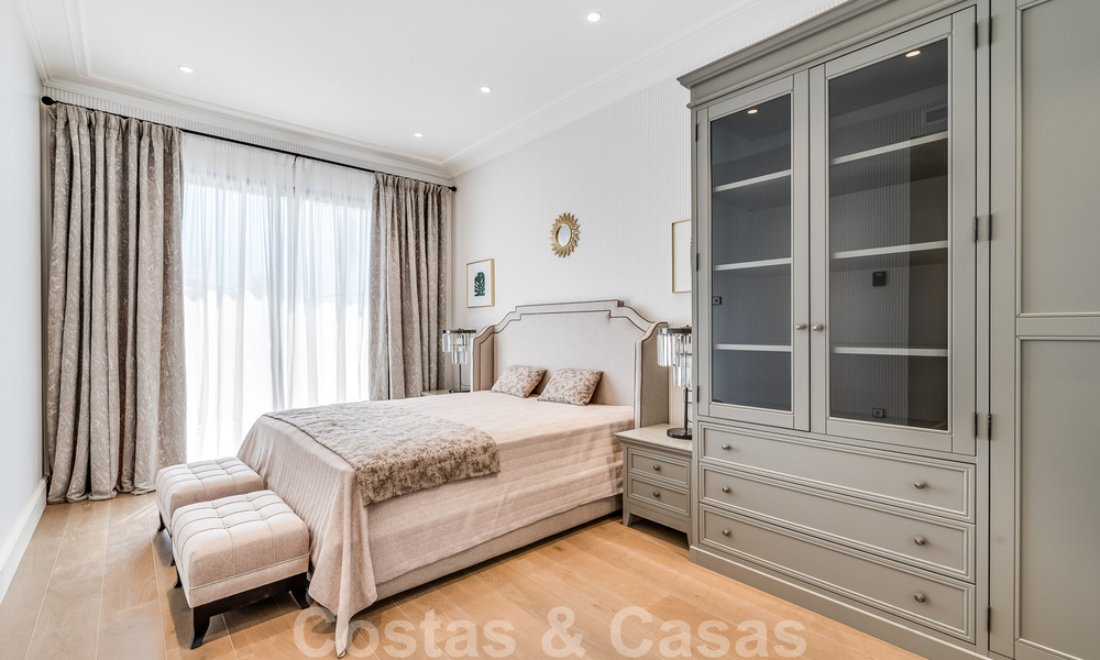 Nieuwbouw villa te koop in een hedendaagse klassieke stijl met zeezicht in vijfsterren golfresort in Marbella - Benahavis 34958