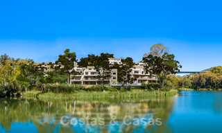 Moderne luxe appartementen te koop aan een idyllisch meer met panoramisch uitzicht in Nueva Andalucia - Marbella. NIEUWE FASE. 34976 