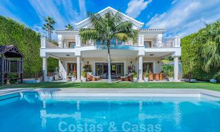 Villa te koop in exclusieve woonwijk aan de strandzijde van de Golden Mile in Marbella 35023 