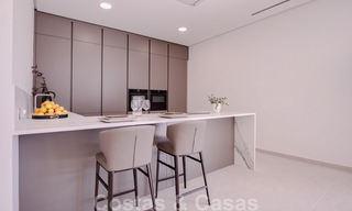 Moderne design villa te koop op korte wandelafstand van het strand en beachclubs en op loopafstand van de promenade en het centrum van San Pedro, Marbella 38011 