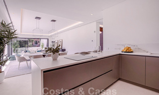 Moderne design villa te koop op korte wandelafstand van het strand en beachclubs en op loopafstand van de promenade en het centrum van San Pedro, Marbella 38013 