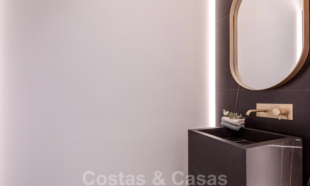 Moderne design villa te koop op korte wandelafstand van het strand en beachclubs en op loopafstand van de promenade en het centrum van San Pedro, Marbella 38015