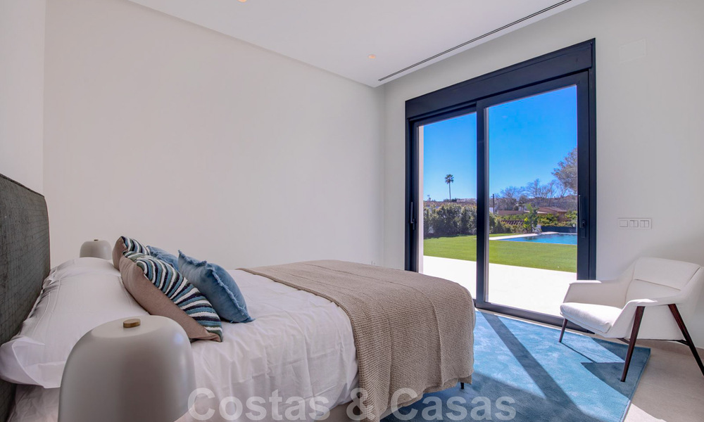 Moderne design villa te koop op korte wandelafstand van het strand en beachclubs en op loopafstand van de promenade en het centrum van San Pedro, Marbella 38016