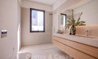 Moderne design villa te koop op korte wandelafstand van het strand en beachclubs en op loopafstand van de promenade en het centrum van San Pedro, Marbella 38020 