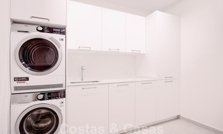 Moderne design villa te koop op korte wandelafstand van het strand en beachclubs en op loopafstand van de promenade en het centrum van San Pedro, Marbella 38031 