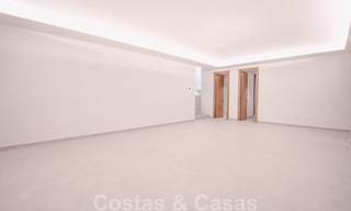 Moderne design villa te koop op korte wandelafstand van het strand en beachclubs en op loopafstand van de promenade en het centrum van San Pedro, Marbella 38032 