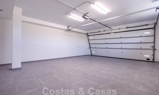 Moderne design villa te koop op korte wandelafstand van het strand en beachclubs en op loopafstand van de promenade en het centrum van San Pedro, Marbella 38034 