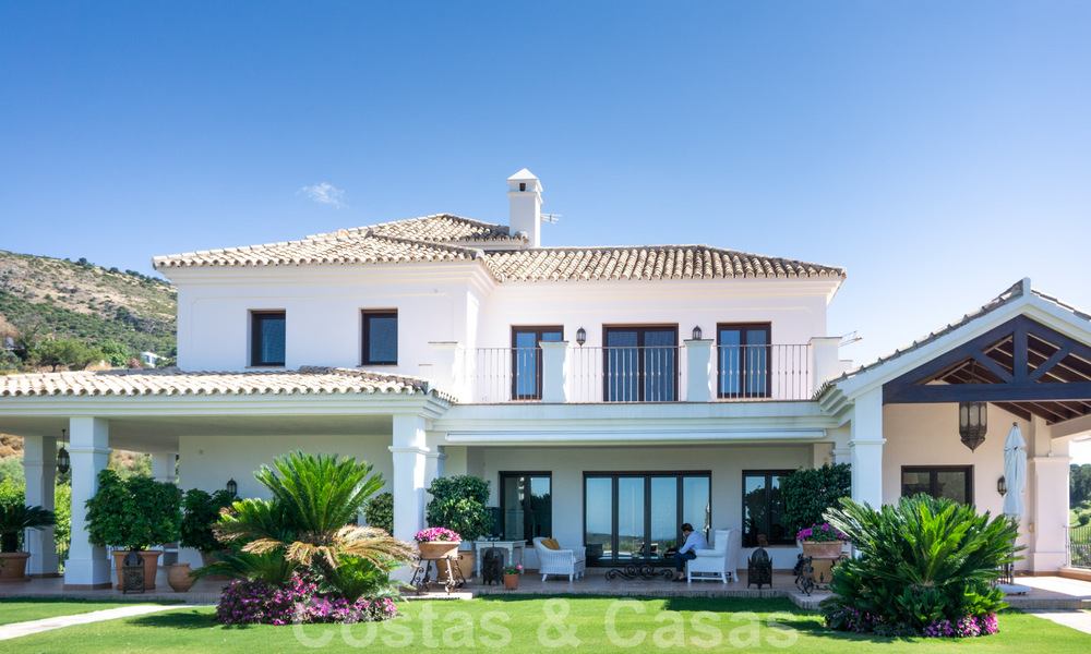 Mediterrane luxevilla te koop in het exclusieve Marbella Club Golf Resort te Benahavis aan de Costa del Sol 35071
