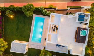 Instapklare moderne luxevilla te koop in een afgesloten woonwijk in Nueva Andalucia, Marbella 35148 