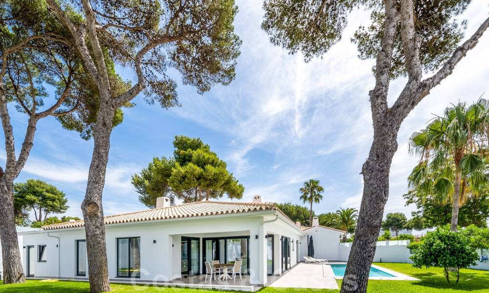 Volledig gerenoveerde moderne luxevilla te koop in Los Monteros, op wandelafstand van de mooiste stranden van Marbella 35272