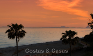 Eigentijds gerenoveerd eerstelijnsstrand Penthouse te koop met panoramisch zeezicht op de New Golden Mile tussen Marbella en Estepona 35279 
