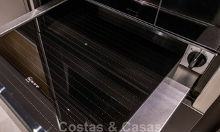 Eigentijds gerenoveerd eerstelijnsstrand Penthouse te koop met panoramisch zeezicht op de New Golden Mile tussen Marbella en Estepona 35281 