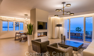Eigentijds gerenoveerd eerstelijnsstrand Penthouse te koop met panoramisch zeezicht op de New Golden Mile tussen Marbella en Estepona 35291 