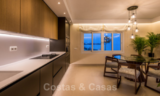 Eigentijds gerenoveerd eerstelijnsstrand Penthouse te koop met panoramisch zeezicht op de New Golden Mile tussen Marbella en Estepona 35292 