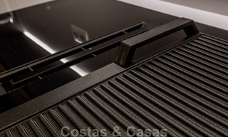 Eigentijds gerenoveerd eerstelijnsstrand Penthouse te koop met panoramisch zeezicht op de New Golden Mile tussen Marbella en Estepona 35293 