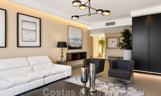 Eigentijds gerenoveerd eerstelijnsstrand Penthouse te koop met panoramisch zeezicht op de New Golden Mile tussen Marbella en Estepona 35304 