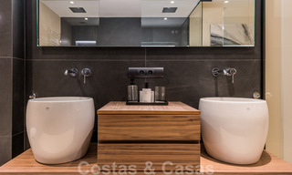 Eigentijds gerenoveerd eerstelijnsstrand Penthouse te koop met panoramisch zeezicht op de New Golden Mile tussen Marbella en Estepona 35306 