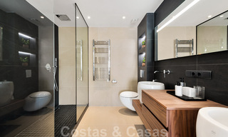 Eigentijds gerenoveerd eerstelijnsstrand Penthouse te koop met panoramisch zeezicht op de New Golden Mile tussen Marbella en Estepona 35317 