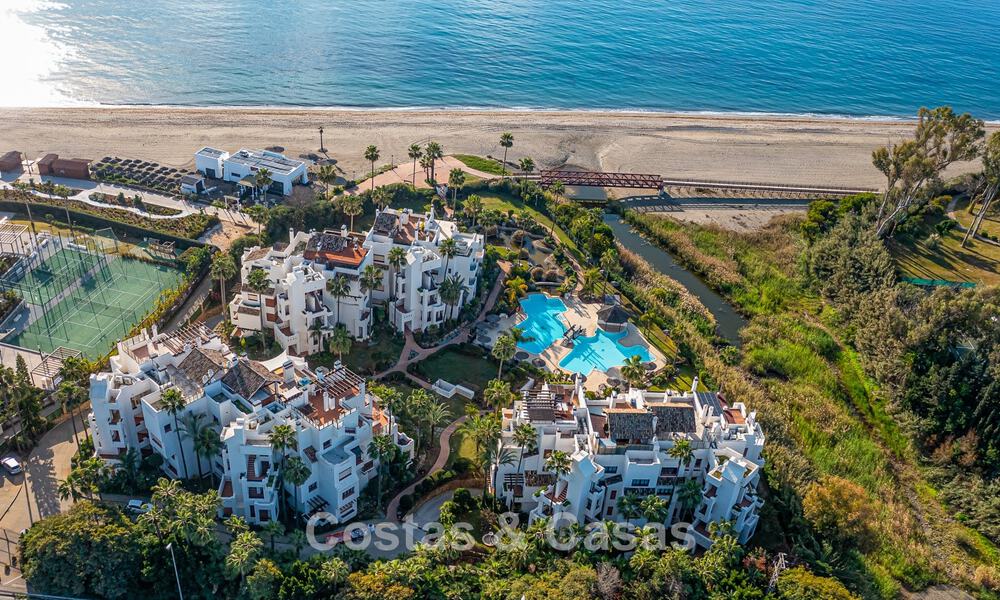 Eigentijds gerenoveerd eerstelijnsstrand Penthouse te koop met panoramisch zeezicht op de New Golden Mile tussen Marbella en Estepona 795139
