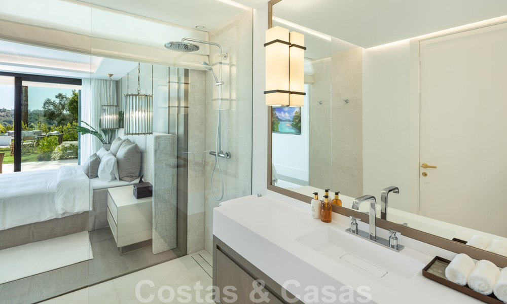 Exclusieve villa te koop, eerstelijns Aloha golf in afgesloten woonwijk in Nueva Andalucia - Marbella 35338