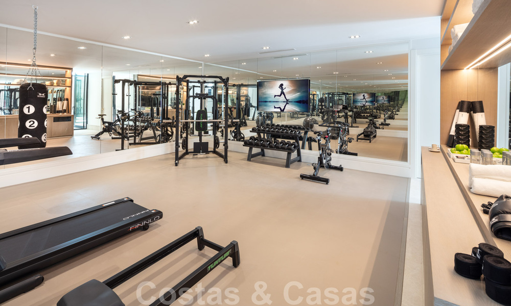 Exclusieve villa te koop, eerstelijns Aloha golf in afgesloten woonwijk in Nueva Andalucia - Marbella 35341