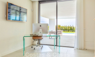 Instapklare, eigentijdse moderne villa te koop met golf- en zeezicht in vijfsterren golfresort in Marbella – Benahavis 35359 