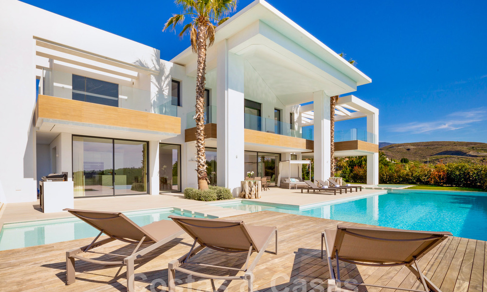 Instapklare, eigentijdse moderne villa te koop met golf- en zeezicht in vijfsterren golfresort in Marbella – Benahavis 35362