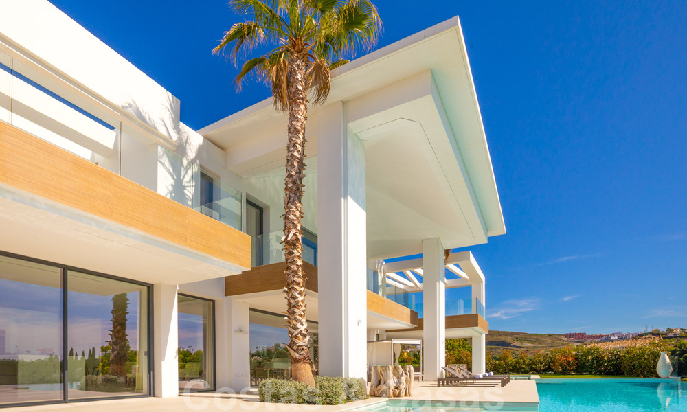 Instapklare, eigentijdse moderne villa te koop met golf- en zeezicht in vijfsterren golfresort in Marbella – Benahavis 35363